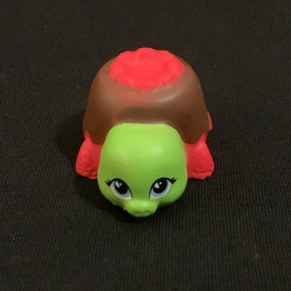 Cakepop Cuties Squishy Toy Turtle Squish - Picture 4 of 5